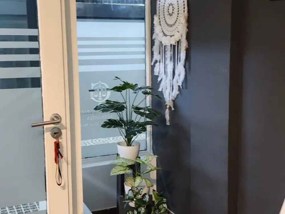 Entrada del estudio jurídico en la Galería Entre Ríos, Concordia