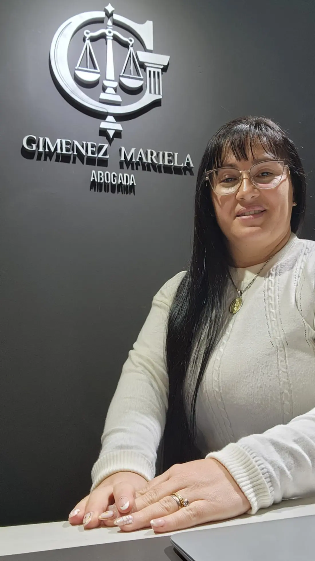 Dra. Mariela Gimenez, abogada en Concordia, en su estudio de la Galería Entre Ríos